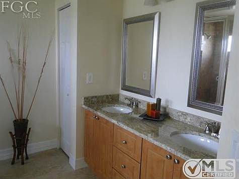 3rd image of 2437 SW 25th St