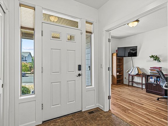 5th image of 202 Rocky Meadow Dr