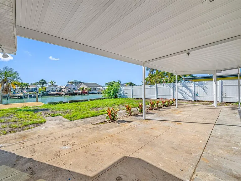 7930 Causeway Blvd S — Photo 46