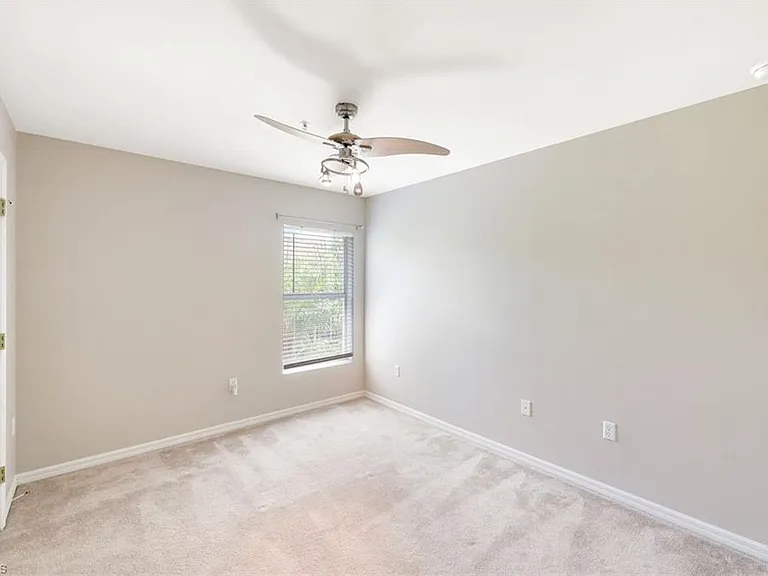 1088 Oxford Ln #48 — Photo 13