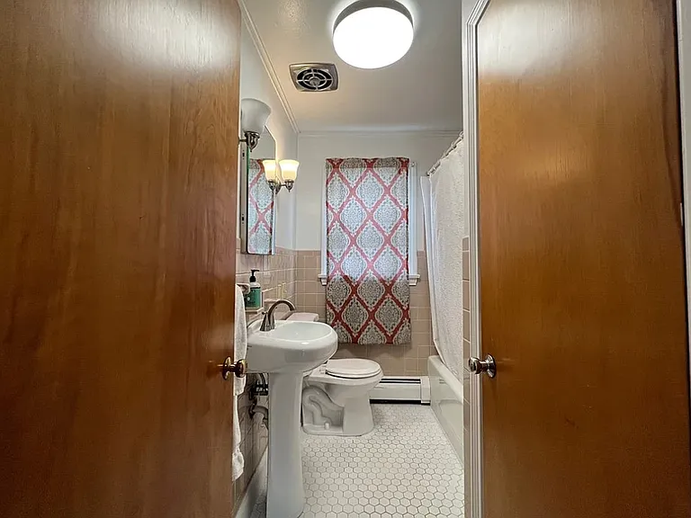 76 Harding Ave — Photo 4