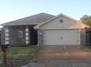 3121 Royal Crest Dr, Fort Worth, TX 76140