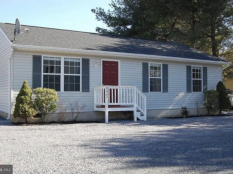 1st image of 8647 Clover Ct
