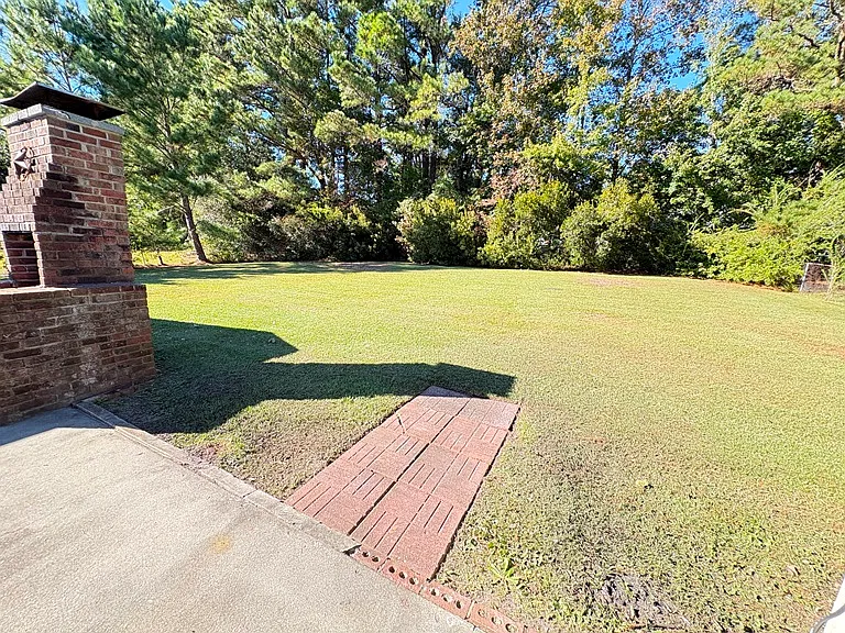 3 bed, 1435 sqft, $1,850 — Photo 3