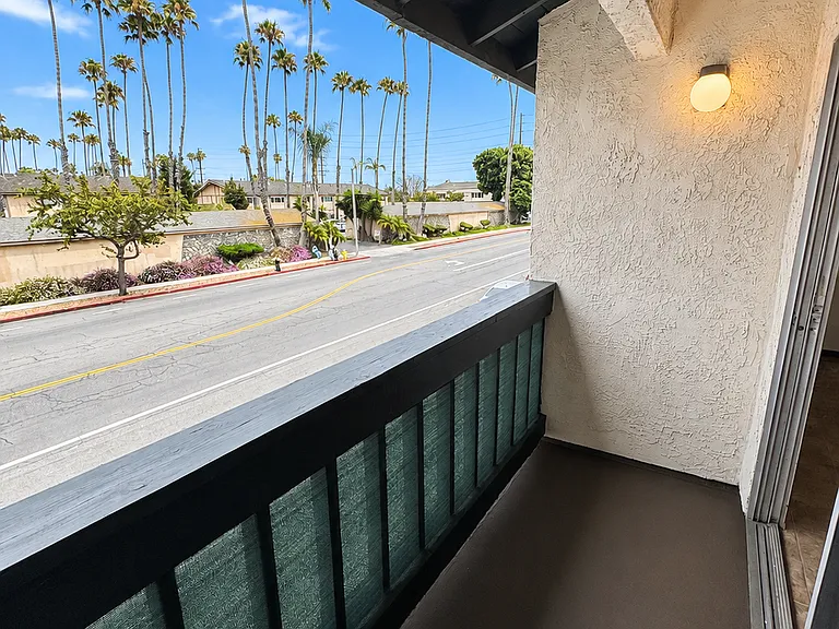 Del Ciervo Apartments — Photo 40