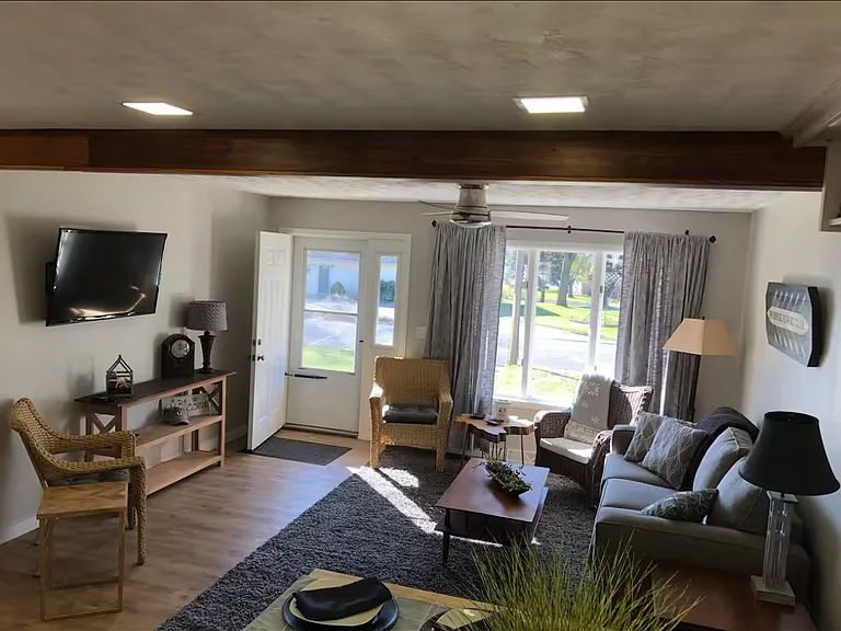 1813 Bayview Ln — Photo 5