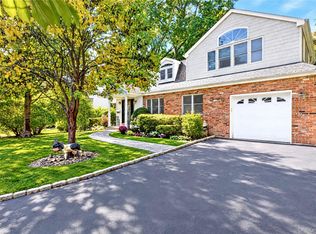 29 Barberry Lane, East Hills, NY 11577