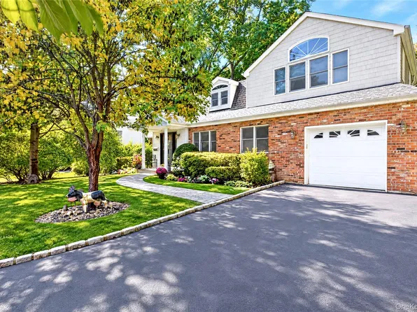 29 Barberry Lane, East Hills, NY 11577