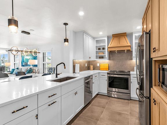5th image of 880 Huron Ct Unit 108