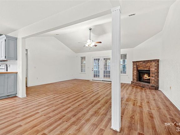 2nd image of 3 Delmar Ln