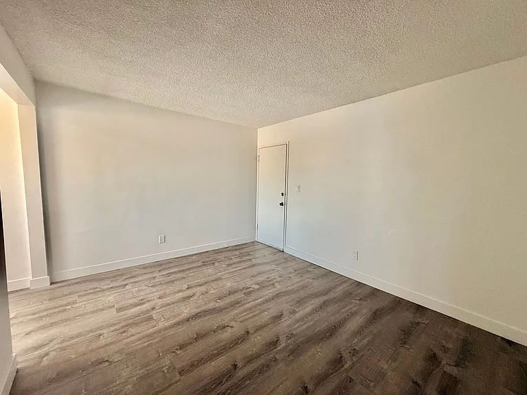 5840-5860 Albemarle St — Photo 8