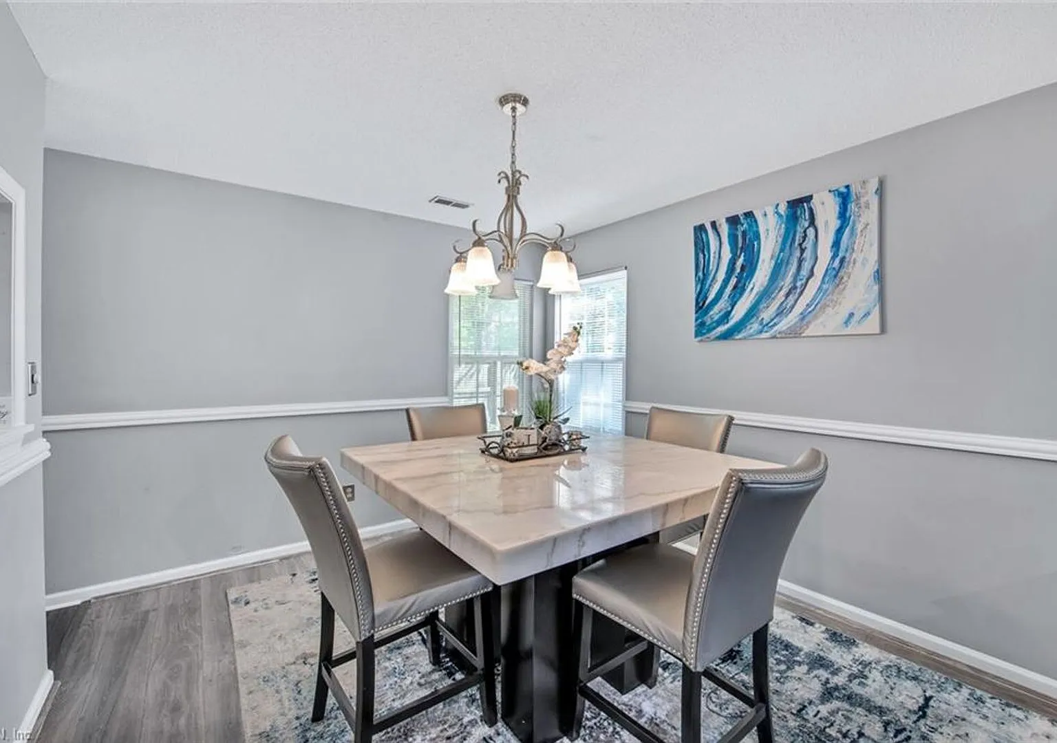Beautiful 3-bed 2-bath Townhome — Photo 3