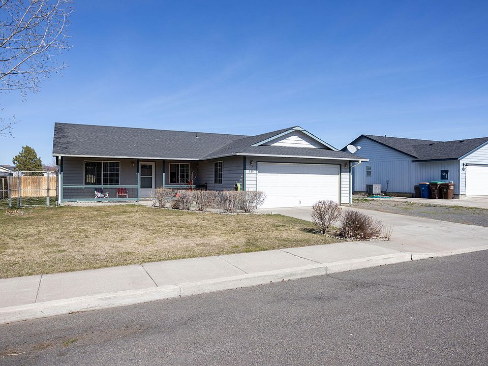 1st image of 989 NE Snowberry St