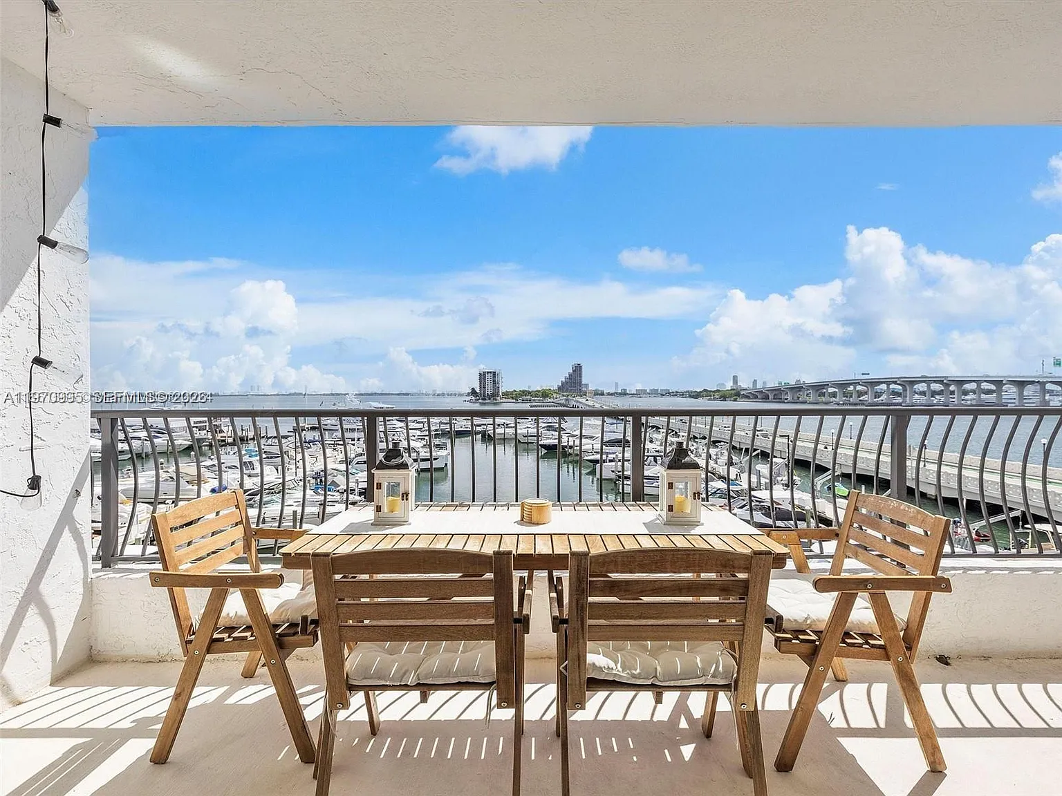 Venetia Condo — Photo 2