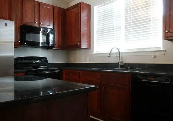 2 bed, 1000 sqft, $2,095 — Photo 3