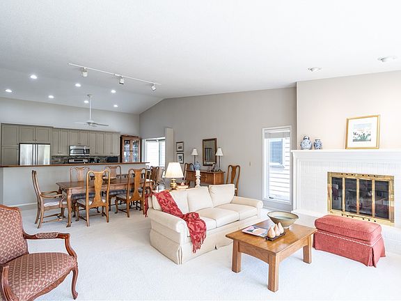 4th image of 4814 Cedar Dr #94
