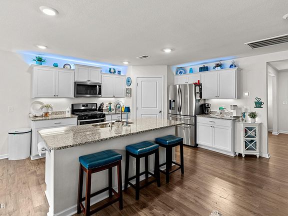 4th image of 825 Greene Meadow Dr