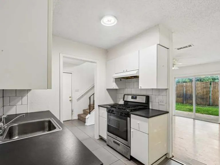 2301 Mission Hill Dr — Photo 4