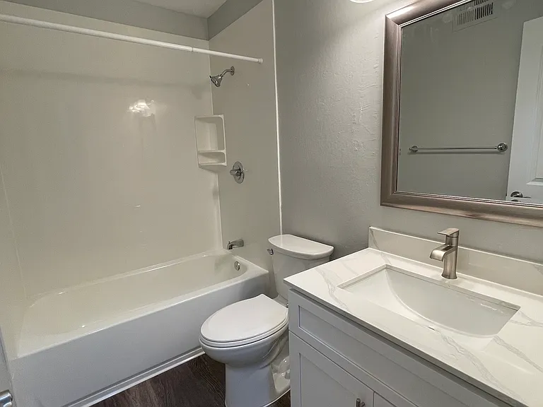 Upstairs full bathroom