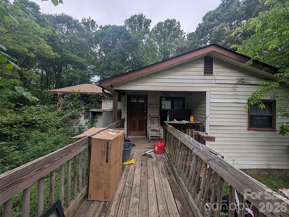 1st image of 1218B Essex Ave