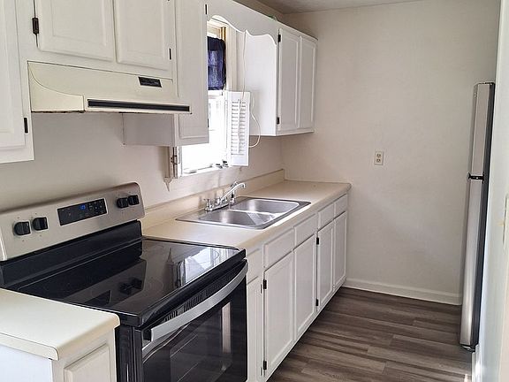 3rd image of 109 Washington St APT A