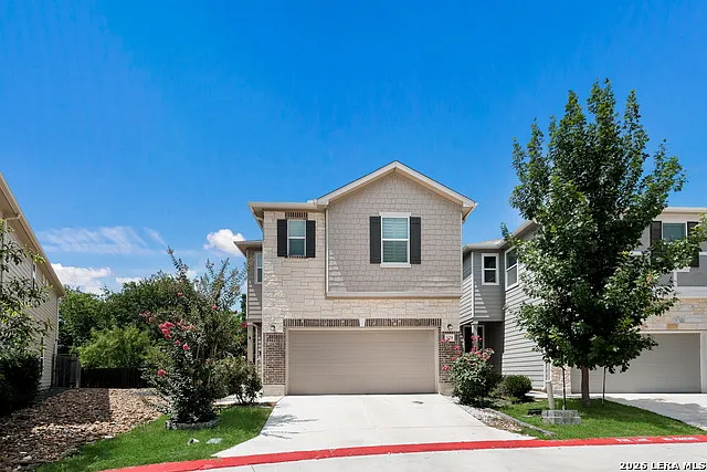 3 bed, 2.5 bath, 1860 sqft, $2,050 — Photo 2