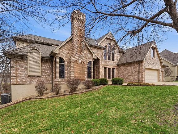 3rd image of 71 The Woodlands Dr