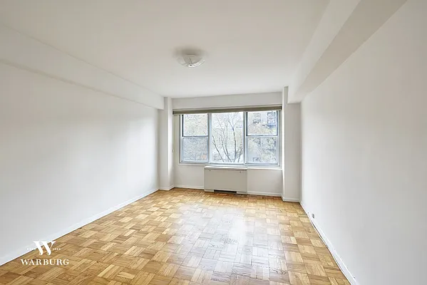 Sold by Warburg | media 4