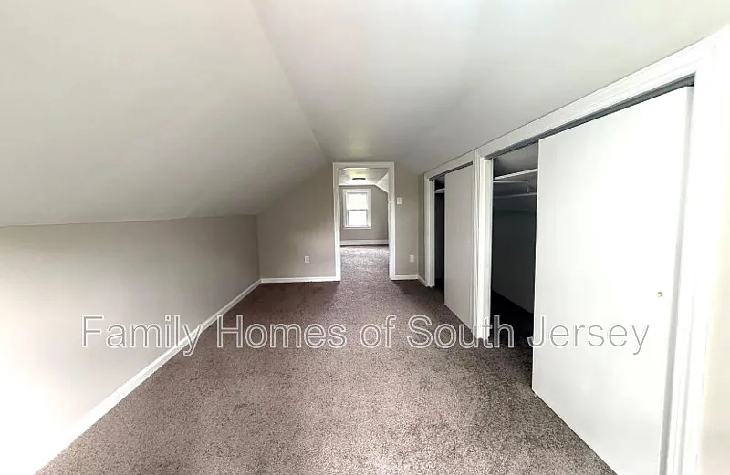 3 bed, 1.0 bath, 936 sqft, $2,000 — Photo 4