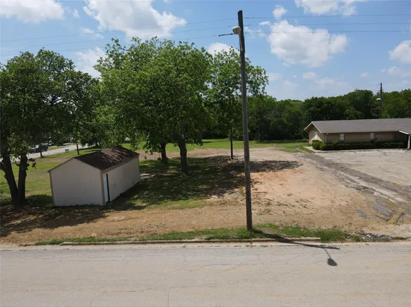 703 Fair Ave, Gainesville, TX 76240