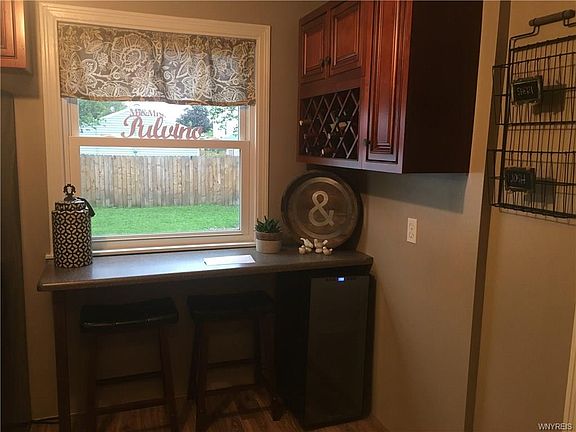 4th image of 321 Woodland Dr