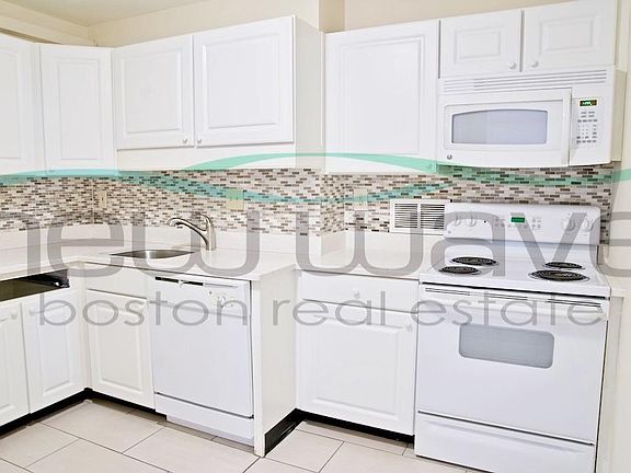 4th image of 105 Monmouth St #917