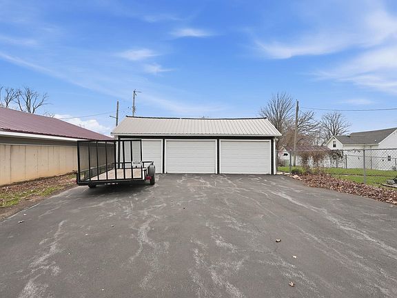 3rd image of 109 S Gonser Ave