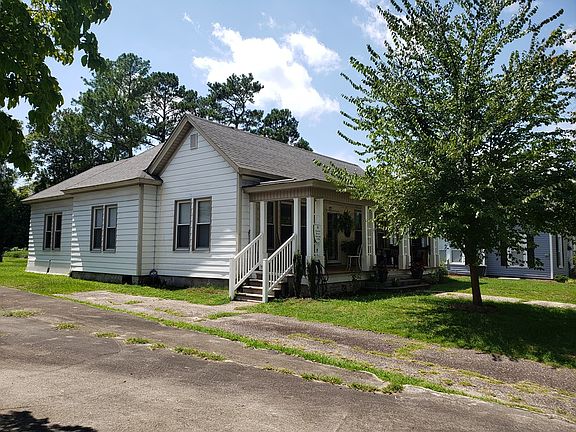 3rd image of 106 SE 4th St