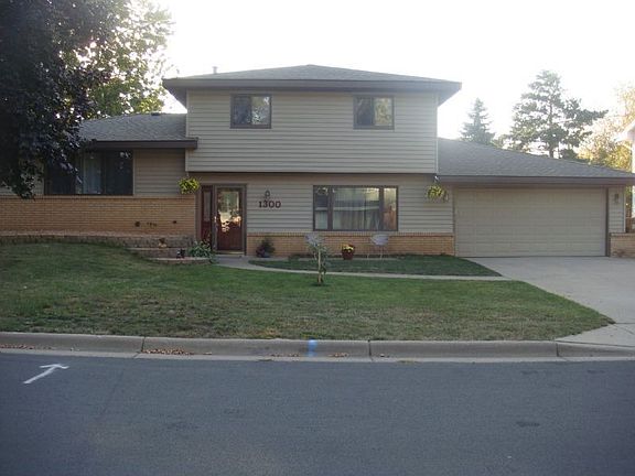 2nd image of 1300 Pinewood Dr
