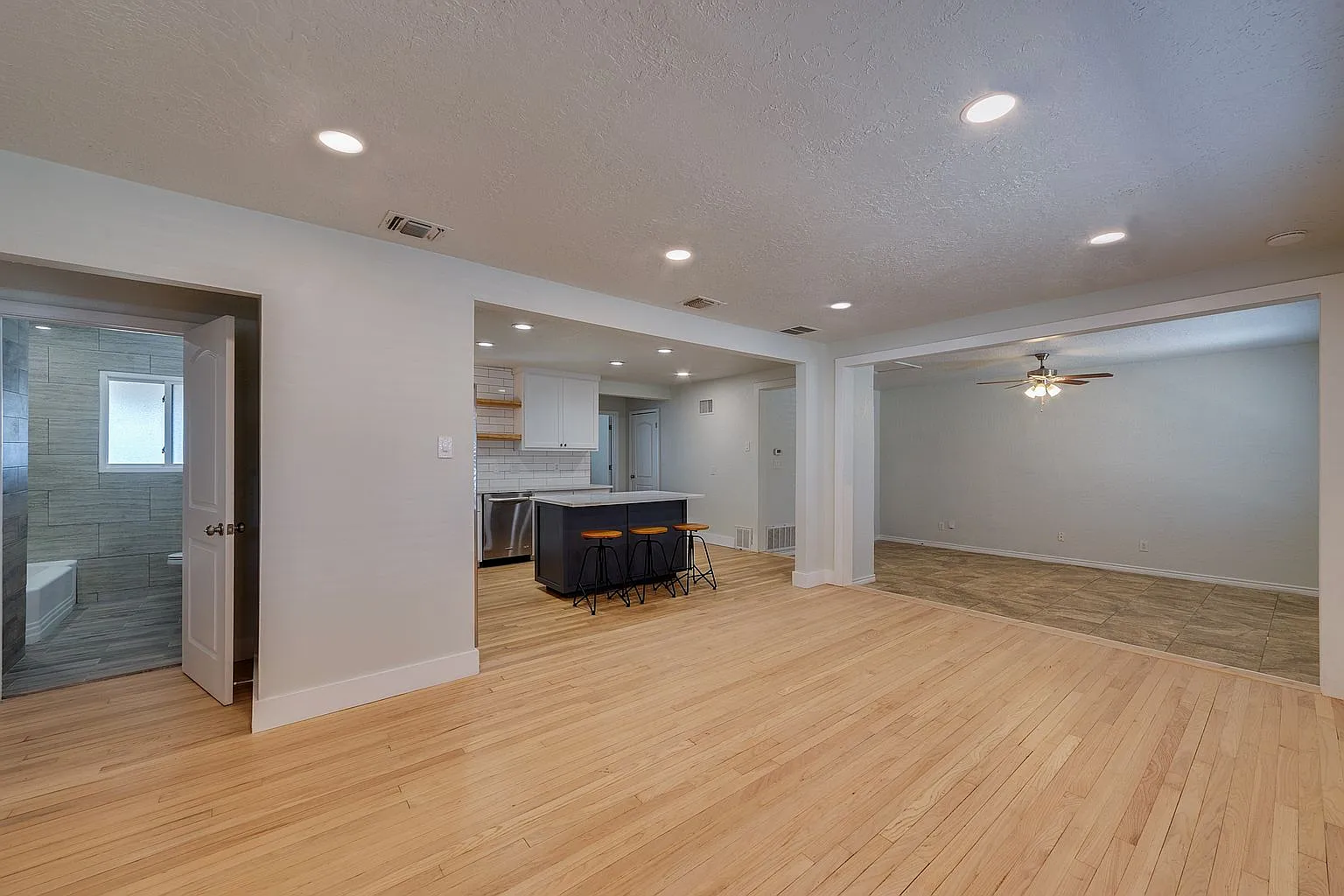 3 bed, 1625 sqft, $2,045 — Photo 3