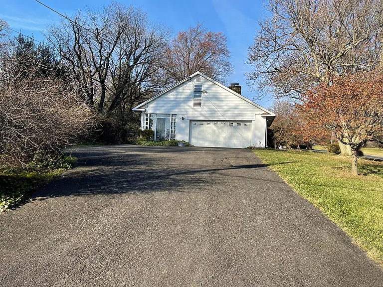 Remote controlled Garage Door, entered on Elm Ave