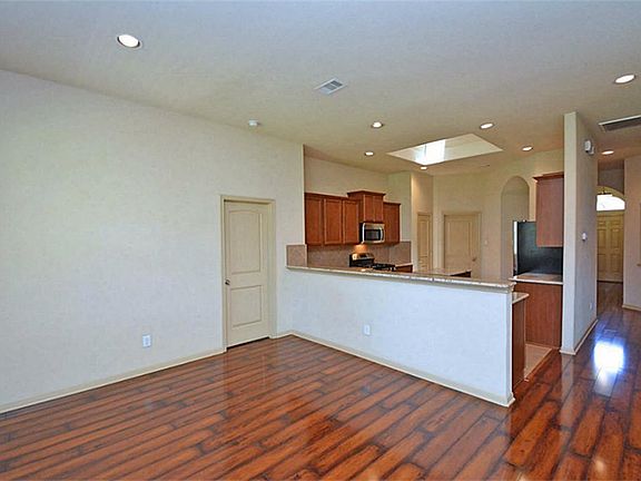 5th image of 18915 Cove Mill Ln