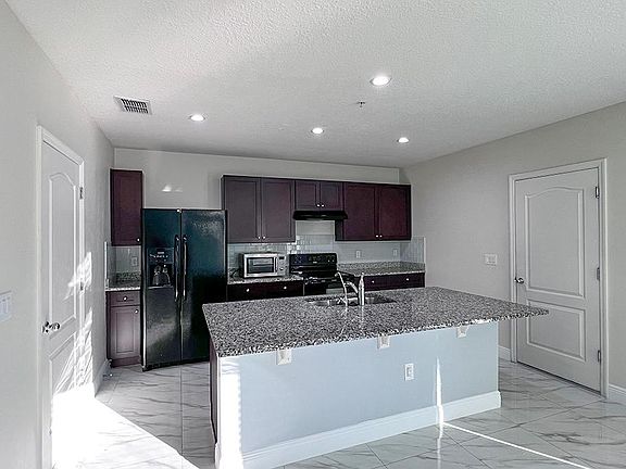 4th image of 4808 Riverwalk Dr
