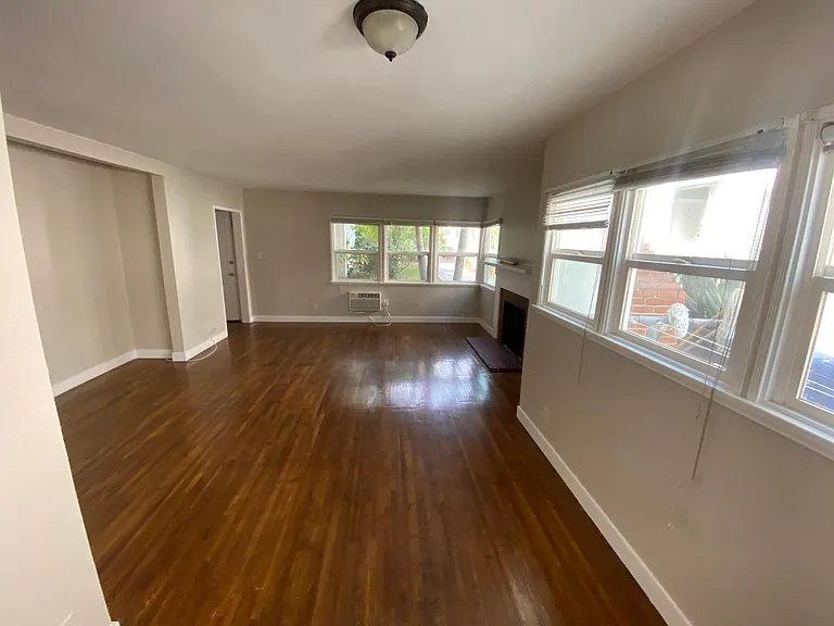 5418 Carlton Way #4 — Photo 4