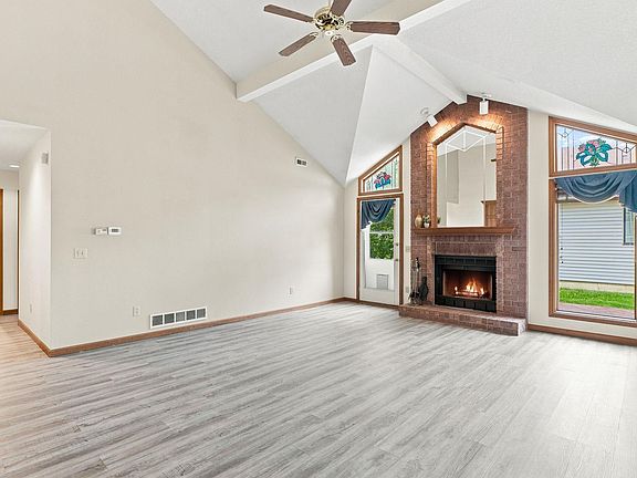 3rd image of 1019 Woodland Springs Pl