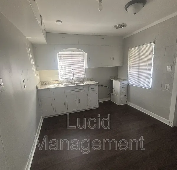 908 Longfield Ave — Photo 4