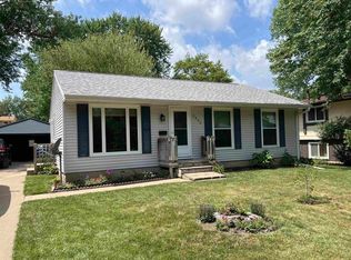 3090 S Hampton Dr, Bettendorf, IA
