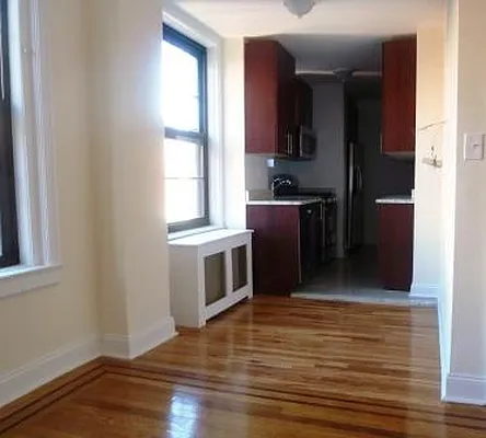 Rented by Siderow Residential Group | media 35