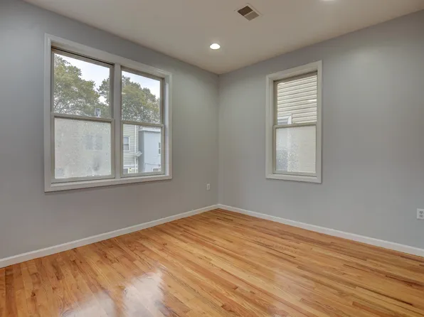 38 Court House Place image 9 of 15