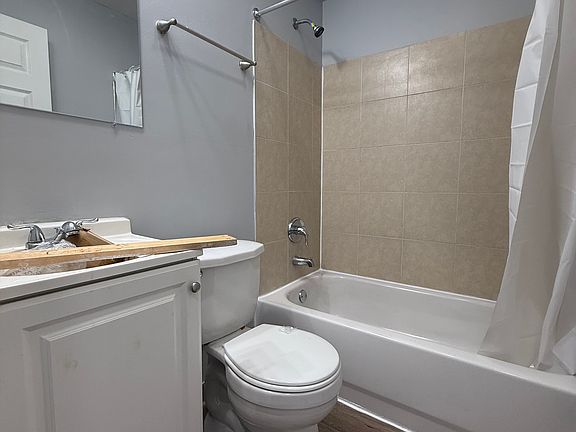 5th image of 2819 W Flournoy St #1