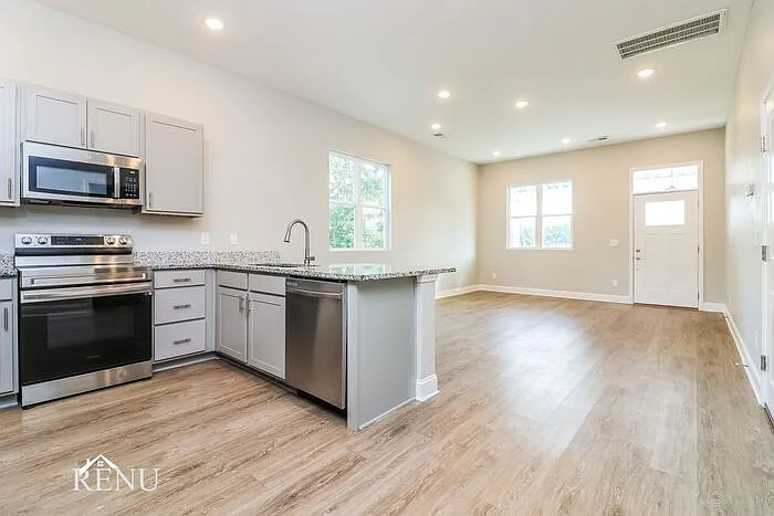 4 bed, 2.5 bath, 1645 sqft, $2,095 — Photo 4