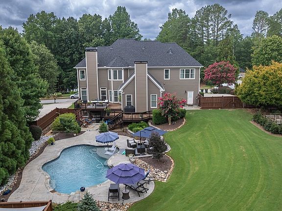 5th image of 446 Lakeshore Dr