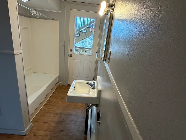 39 Knox St #9 — Photo 16