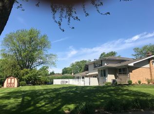 1701 W Martha Ln, Mount Prospect, IL